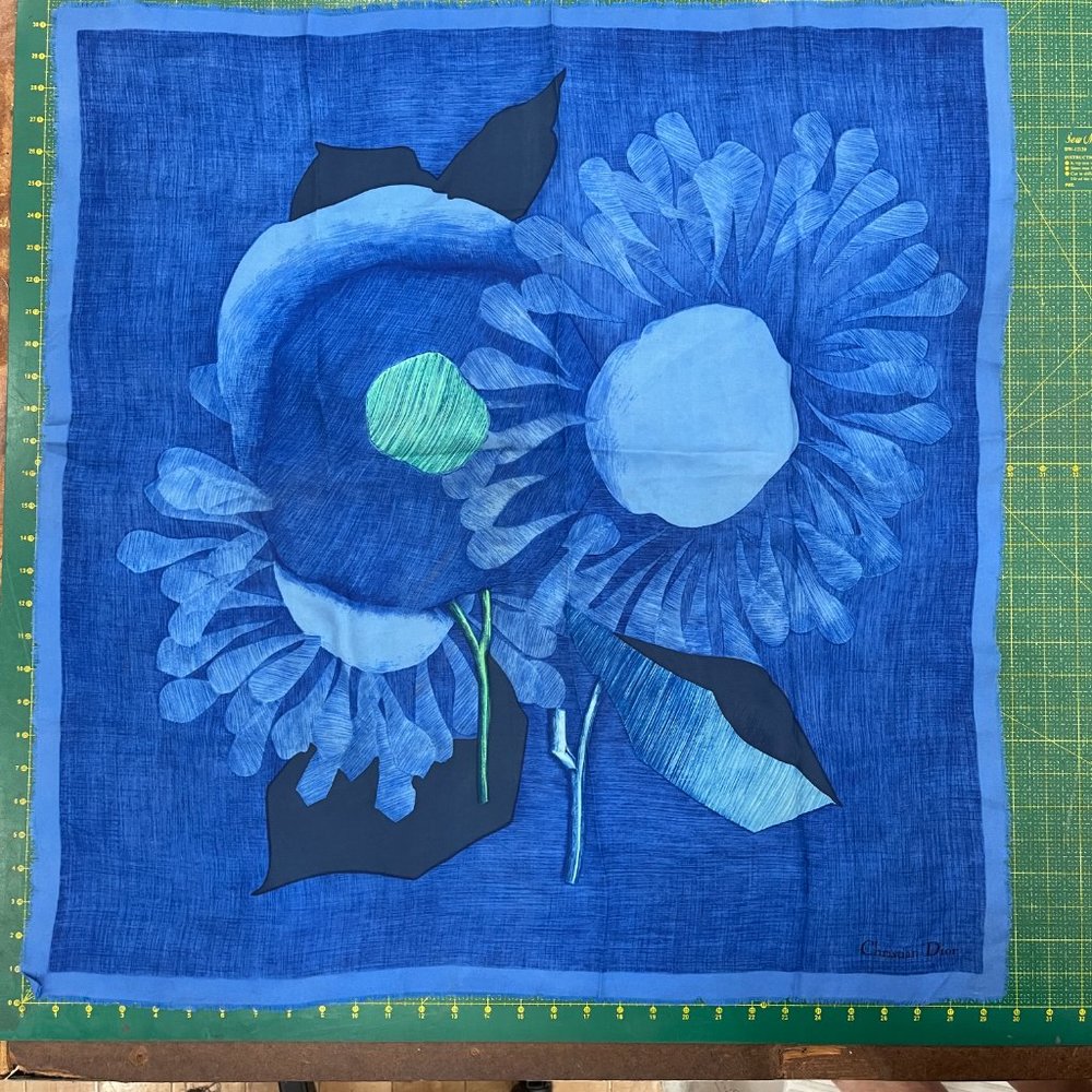💙 HOST PICK 💙 VINTAGE Christian Dior silk scarf 30" x 30"